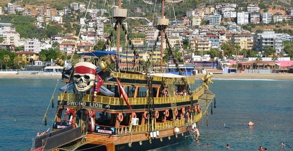 Alanya: Pirate Boat Trip with Hotel Transfer, Lunch & Drinks