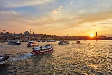 Istanbul: Sunset Bosphorus Cruise with A break on Asian Side