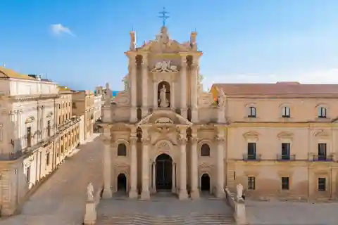 Syracuse: Cathedral entrance ticket with VR viewer experience