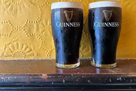 Dublin: Visita a um pub. Despeja a Guinness, o Whiskey e a música perfeitos