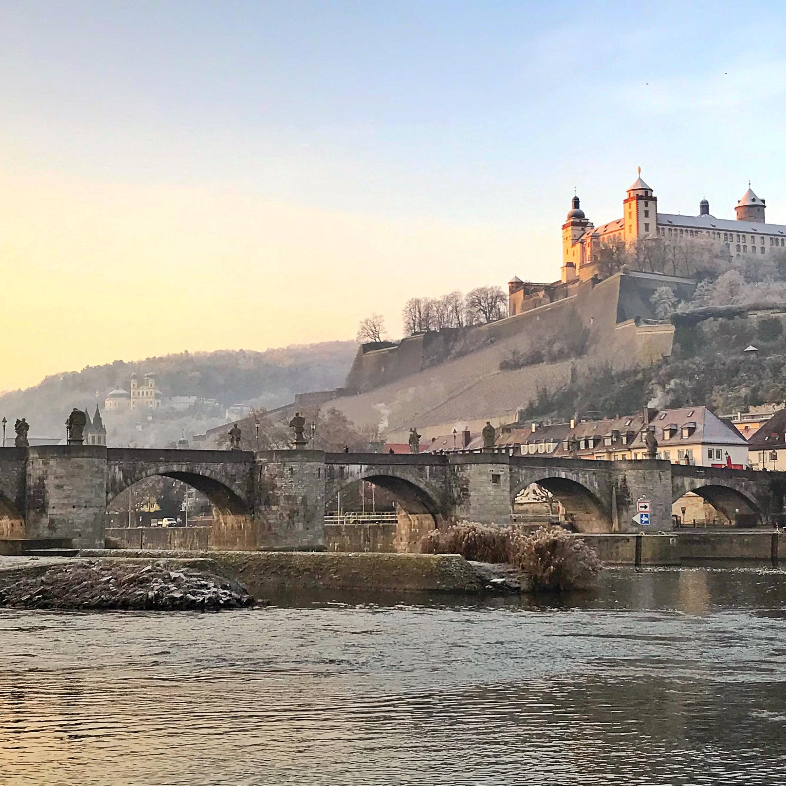 Würzburg: Brückenschoppen Winteredition (Geführte Tour mit Glühwein)