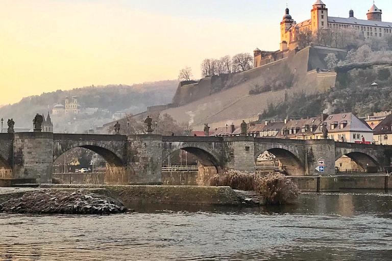 Würzburg: Brückenschoppen Winter Edition (guided tour with mulled wine) Würzburg: Bridge Barbecue Winter Edition (guided tour with mulled wine)
