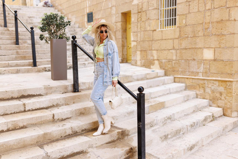 Valletta: Private Photoshoot in Old Town, Harbour & Gardens Standard: 20 photos | 30 mins