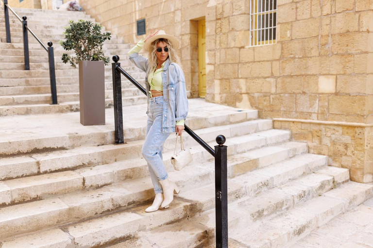 Valletta: Private Photoshoot in Old Town, Harbour & Gardens Standard: 20 photos | 30 mins