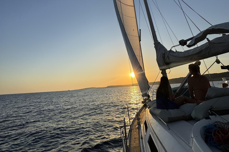 Cala Galdana - Full-day sailing trip (8 hours) Full-day sailing trip through the coves of southern Menorca (max. 4 people)
