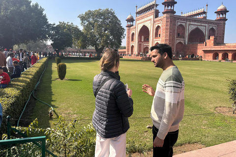 Taj Mahal Sunrise Skip-the-Line Express Entry Ticket & Guide Agra: Taj Mahal Tour with Private Guide Only