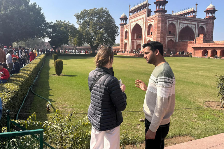 Taj Mahal Sunrise Skip-the-Line Express Entry Ticket & Guide Agra: Taj Mahal Tour with Private Guide Only