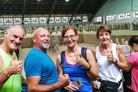 Xi'an: Terracotta Army, Lunch, City Wall, Pagoda, Bazaar Private Tour Spanish, Italian, German, French-Speaking Guide