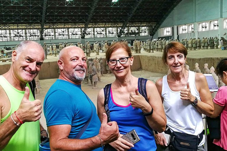 Xi'an: Terracotta Army, Lunch, City Wall, Pagoda, Bazaar Private Tour Spanish, Italian, German, French-Speaking Guide