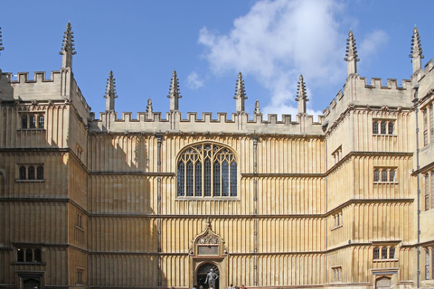 Immersive Treasure Hunt in Oxford: Clue The Looking Glass