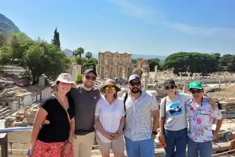 Från Kusadasi: Guidad tur i Efesos med Ciber Ephesus Museum