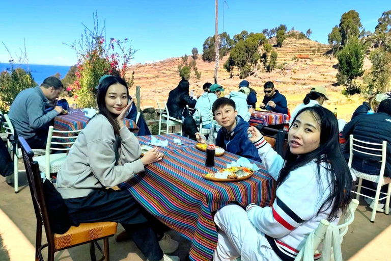 Tour Full Day Uros &amp; Taquile en Catamarán Veloz con Danzas y Almuerzo Local