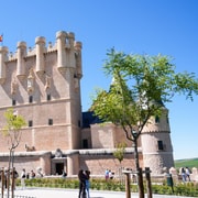 From Madrid: Segovia Tour with Cathedral and Alcazar Entry