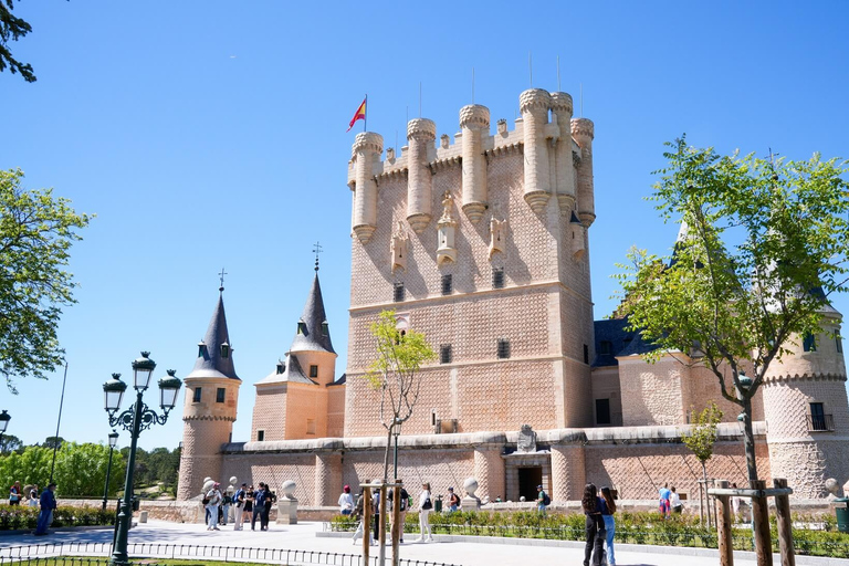 Madrid: Avila met Walls en Segovia met AlcazarÁvila en Segovia met monumenten Engels Voorkeur