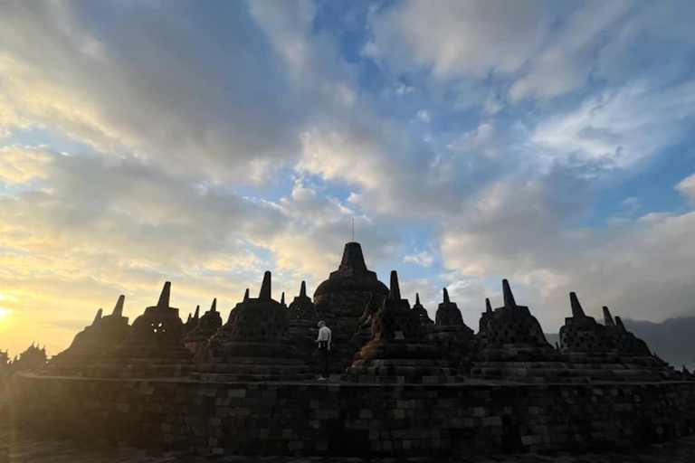Borobudur tample, Cycling & Elo River Rafting Tour