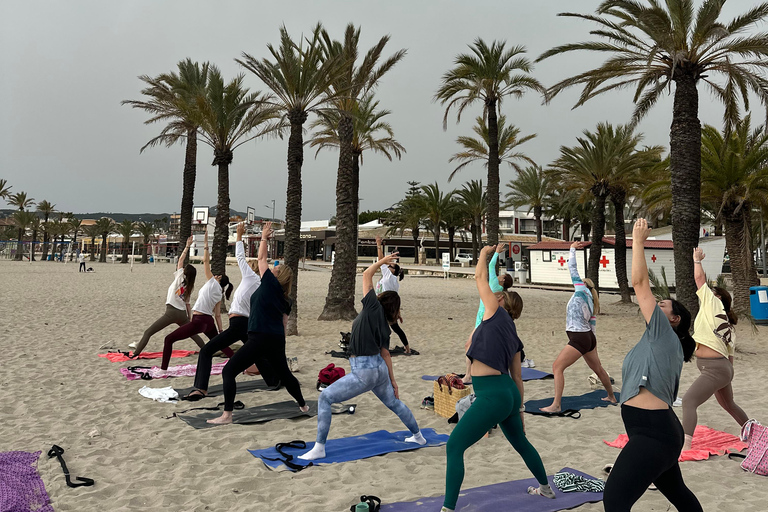 Alicante: PRIVATE Beach Yoga Class at Playa del Postiguet Alicante: Private Yoga Class at Playa del Postiguet