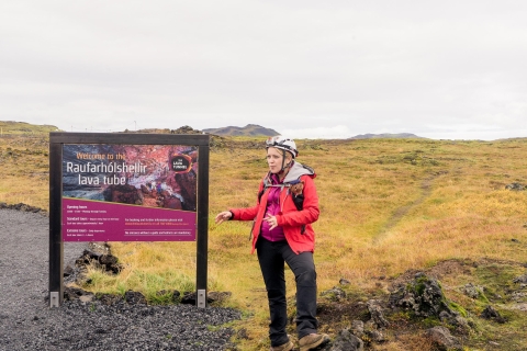 De Reykjavík : visite d'une grotte de lave en petit groupeVisite avec point de rencontre à la grotte de Raufarholshellir
