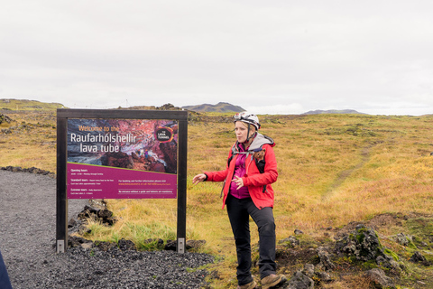 IJsland: kleine groepstour naar Lava CaveTour met trefpunt bij Raufarholshellir Cave