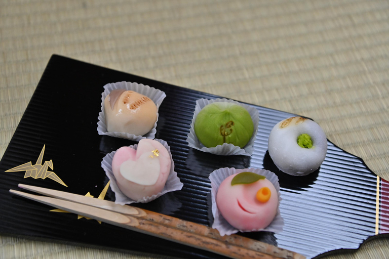 Learn Zen in a class of making tea near Osaka Castle