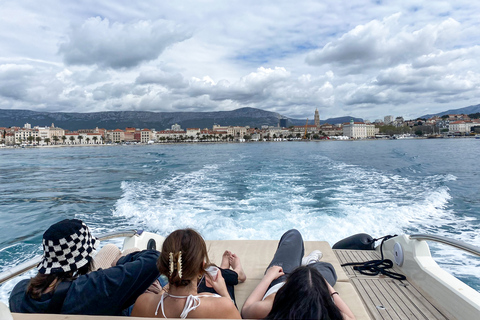 Split: Tour en barco de medio día por la Laguna Azul, el naufragio y TrogirSplit: tour de medio día en barco por el Lago Azul, naufragio y Trogir