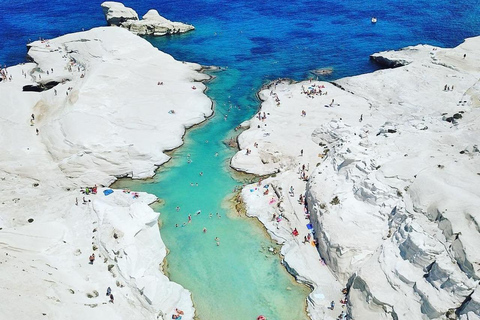 Au départ de La Canée : excursion d&#039;une journée sur l&#039;île de Milos (Plaka, Sarakiniko)La Canée : excursion sur l&#039;île de Milos avec transfert depuis Herakleion