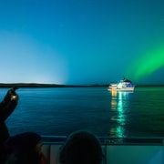 Reykjavik: Northern Lights Guided Boat Tour