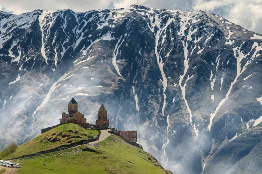 Ab Tiflis: Tagestour Stepanzminda, Ananuri, Gudauri mit Reiseführer. Foto: GetYourGuide