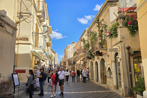 陶尔米纳市中心和游船之旅：贝拉岛和蓝洞小团（每团最少8人，最多16人）