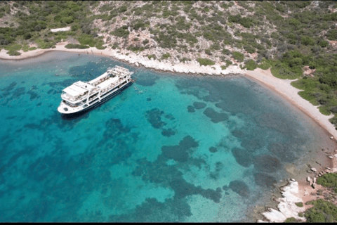 Von Izmir aus: Ganztägige Bootstour um Cesme mit BBQ-Mittagessen