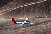 Von Nazca, Flug in einem leichten Flugzeug über die Nazca-Linien - Hizvo