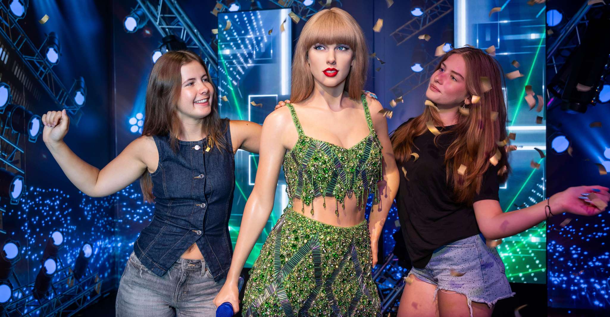 Budapest: Madame Tussauds Ticket + POP&ROLL Access photo 6