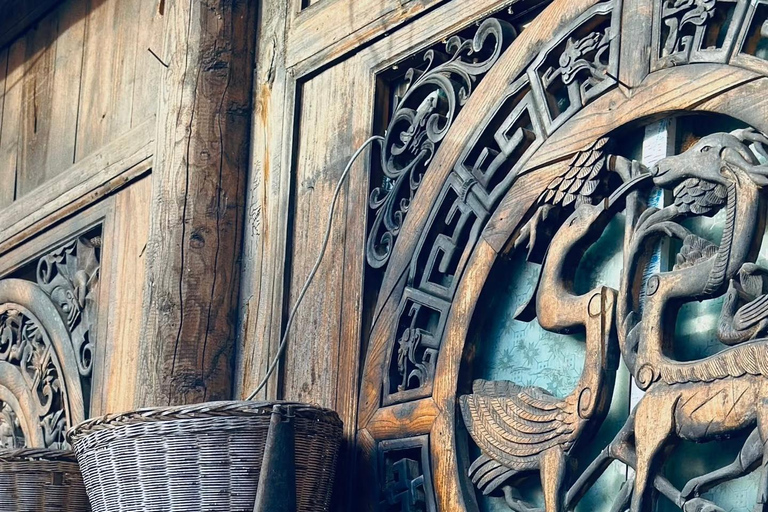 Zhangjiajie: Tujia Village & Sandstone Art Workshop Tour Guide for Chinese or English