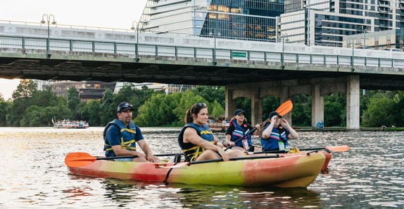 Austin: Kajaktour zur Fledermausbeobachtung bei Sonnenuntergang