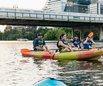 Austin: Sunset Bat Watching Kayak Tour