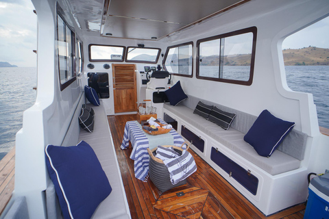 Labuan Bajo: Komodo Islands Speedboat Tour