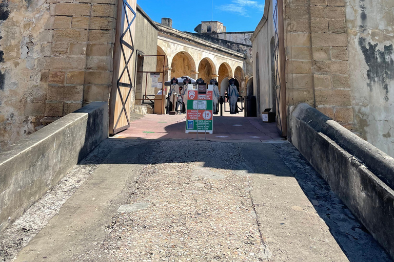 Old San Juan: San Cristobal Castle and Old Town Walking Tour Old San Juan: San Cristobal Castle Walking Tour and Empanada