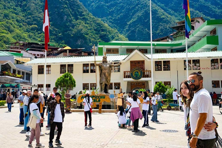 Von Cusco: Zugticket nach Machu Pichu.Zug „Vistadome“ Abfahrt 07:05 Uhr. Rückkehr 15:48 Uhr.