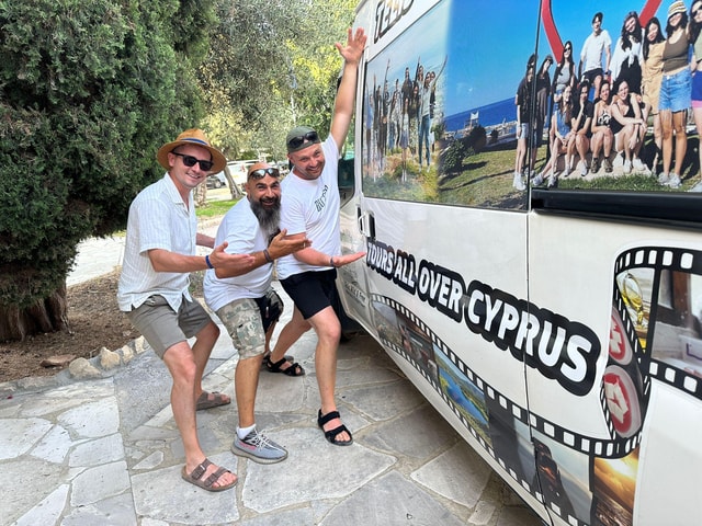 Volledig airconditioned Troodos Mountains Mini Bus Tour-Lokale Gids-