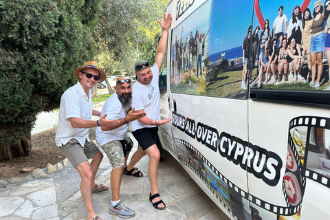 Visite en bus des monts Troodos avec climatisation, guide de la région.