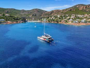 Saint Raphaël: Guided cruise, discover a beautiful coastline