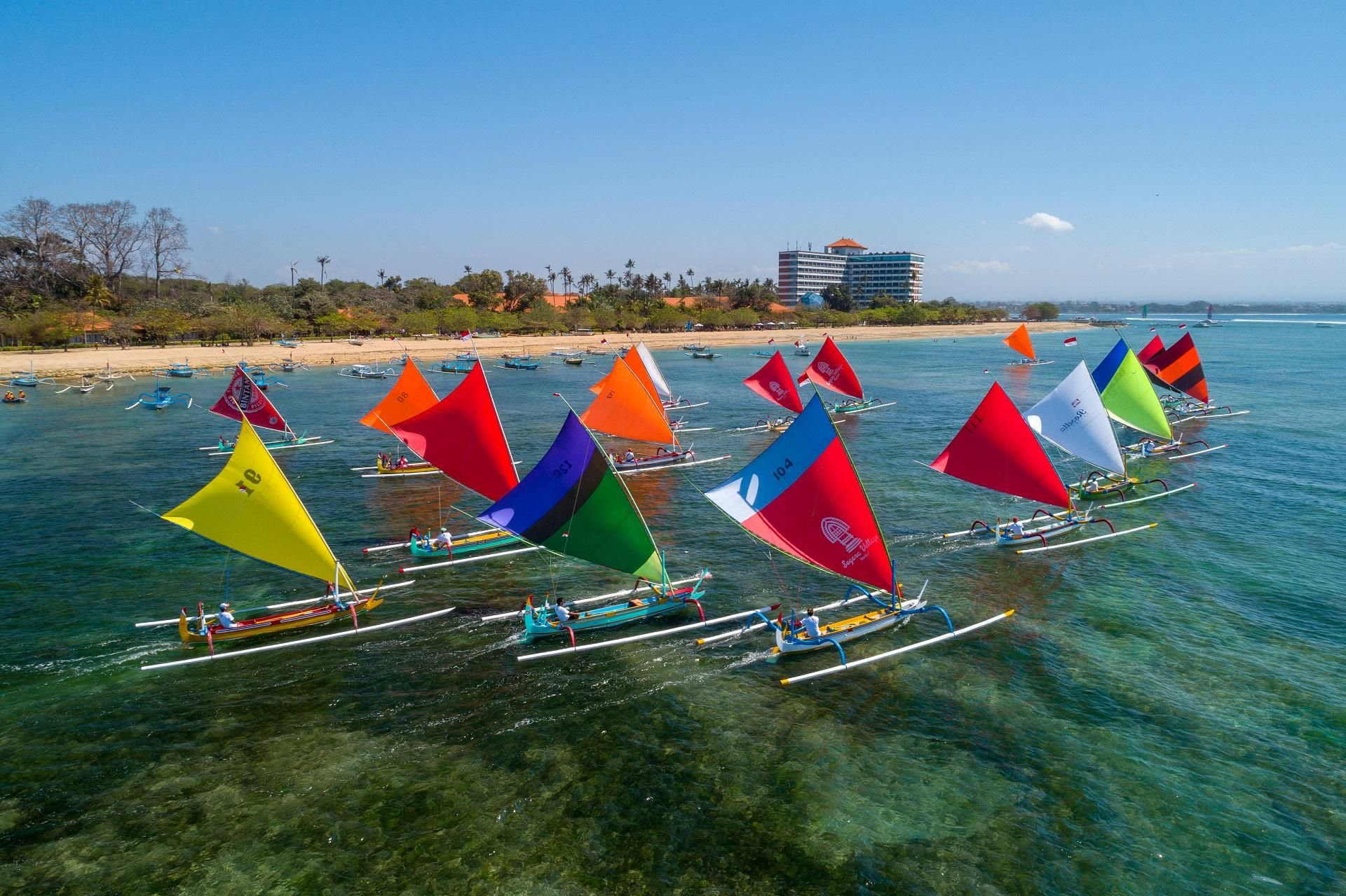 Traditionelles balinesisches Segelboot in Sanur