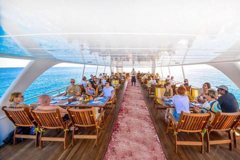 Il Cairo: crociera in yacht premium e pranzo con ritiro opzionale