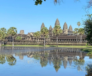 Siem Reap: 1-Day Angkor Wat Group Tour with Spanish Guide