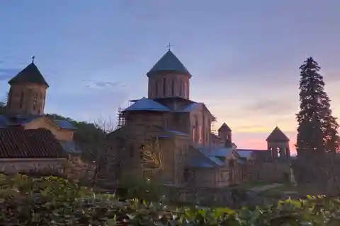 Cattedrale di Bagrati, monastero di Motsameta, Grotta di Sataplia