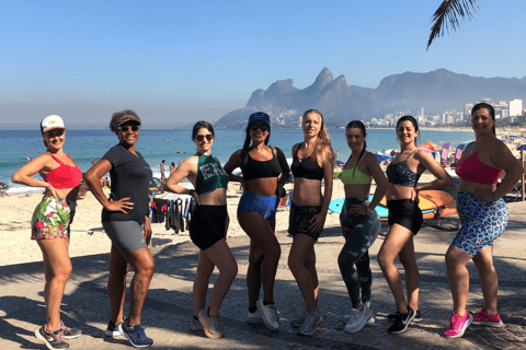 Sambales op het strand met een professionele danseres