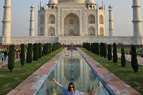 Agra: Taj Mahal och Agra Fort Hoppa över kön guidad turEndast guide-service