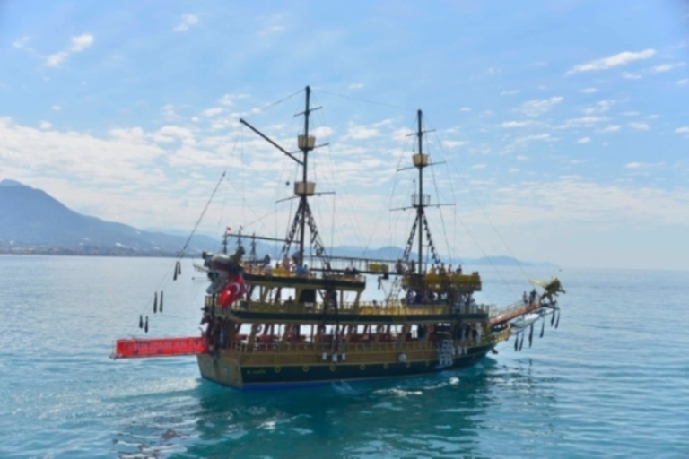 Bateau pirate d'Alanya : Journée complète avec repas et baignade !