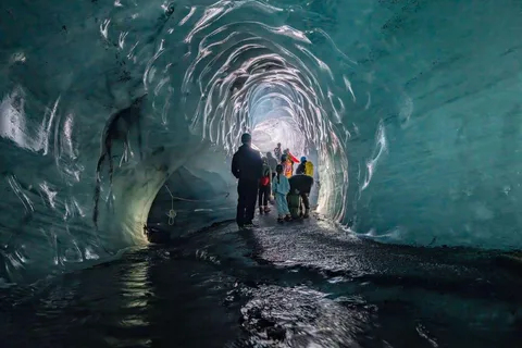 Reykjavíkból: Katla jégbarlang és a déli part egynapos túrája