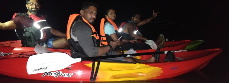 Kayak de pleine lune vers l'île de Pathiramanal