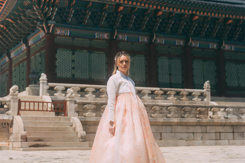 Seoul: Vintage Photoshoot with Professional Photographer